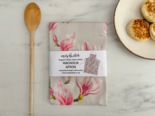 Magnolia apron folded with paper belly band