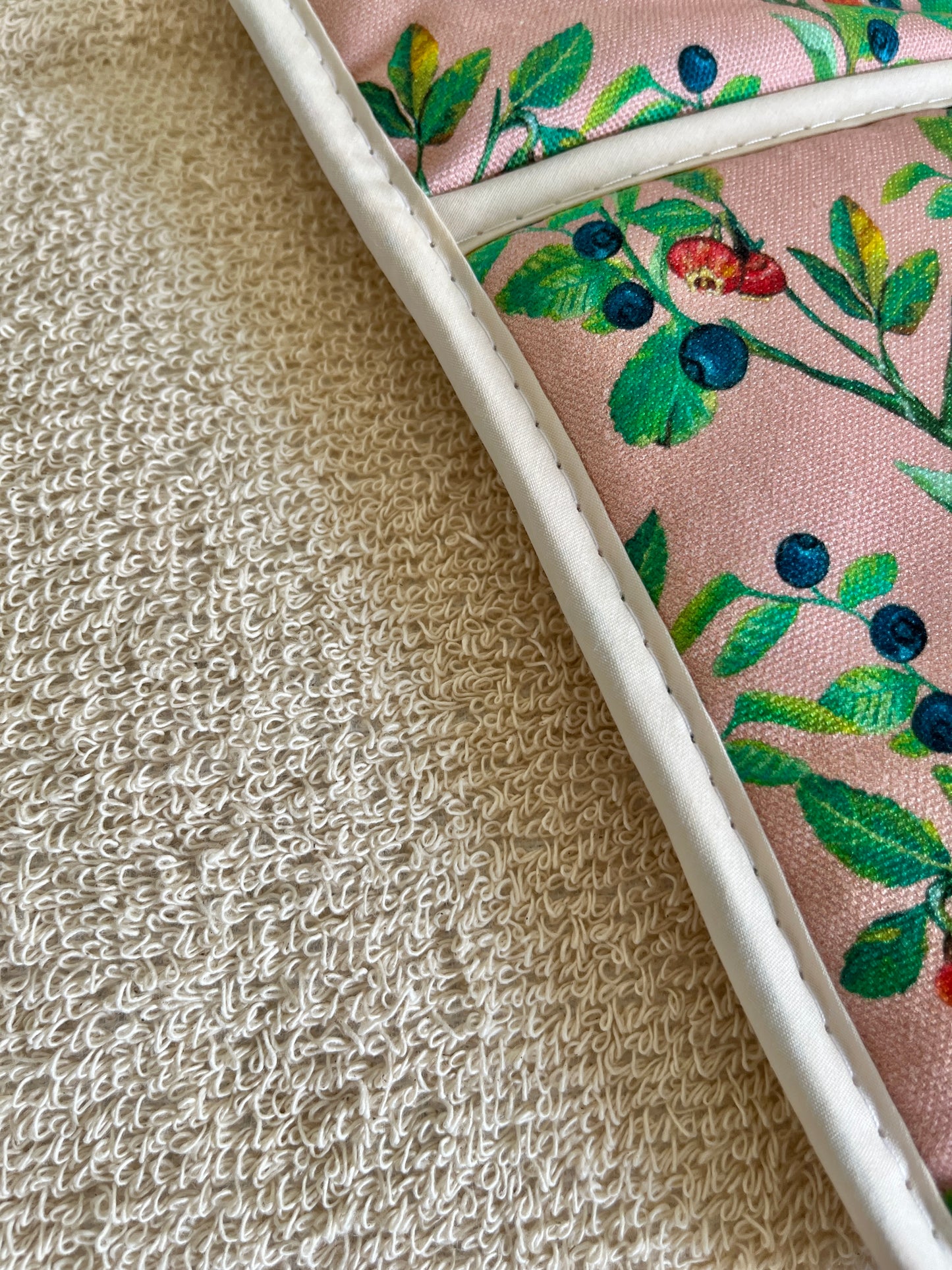 Close up of bilberry oven glove