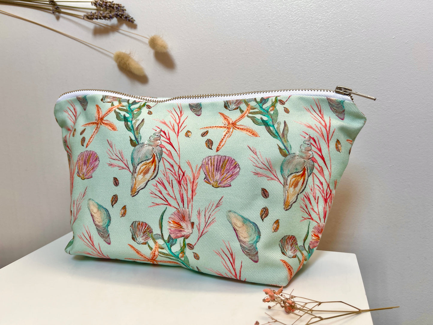 Side view of under the sea wash bag